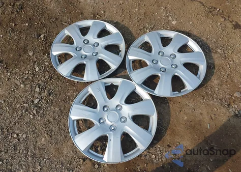 2009 Toyota Camry Le z USA, uszkodzony, nr VIN 4T1BE46K49U876680